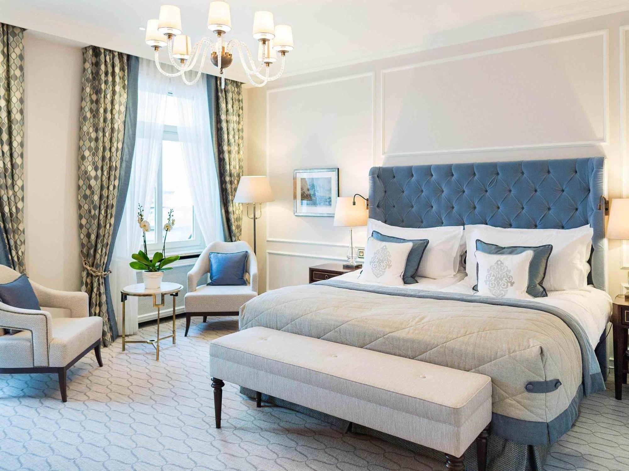 Deluxe King Room Lake View