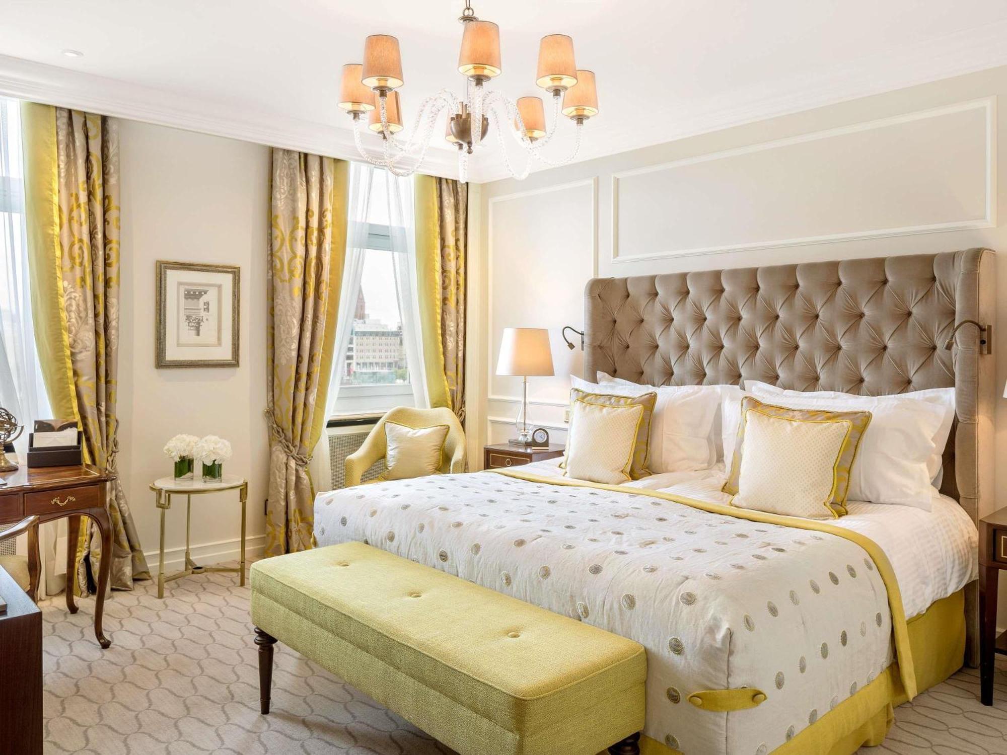 Deluxe King Room Lake View